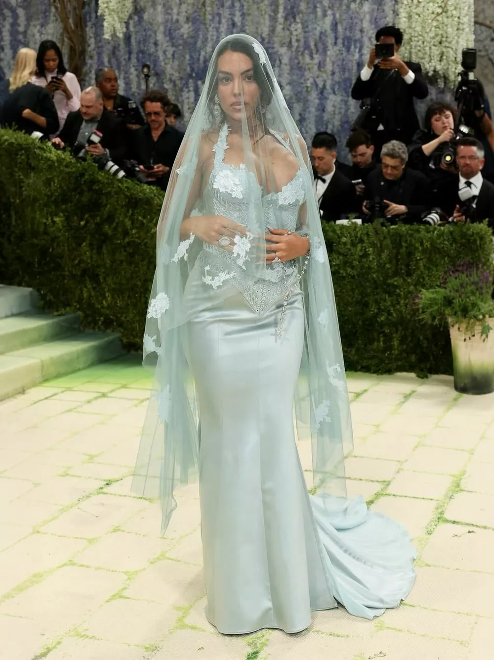 Джорджина Родригес в образе невесты на Met Gala-2025