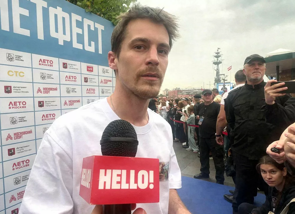 Иван Янковский рассказал HELLO! о детских шалостях и запуске «летающего огурца»