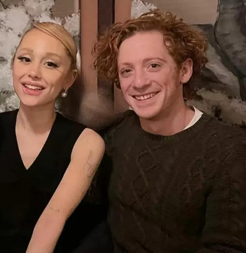 Ариана Гранде и Итан Слейтер