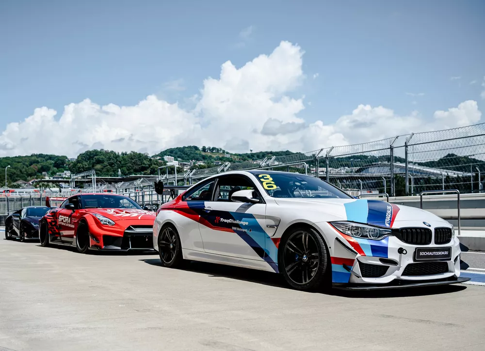 Дрифт-трайки, беспилотные технологии и маунтин багги: зачем ехать на Сочи Автодром в эти выходные