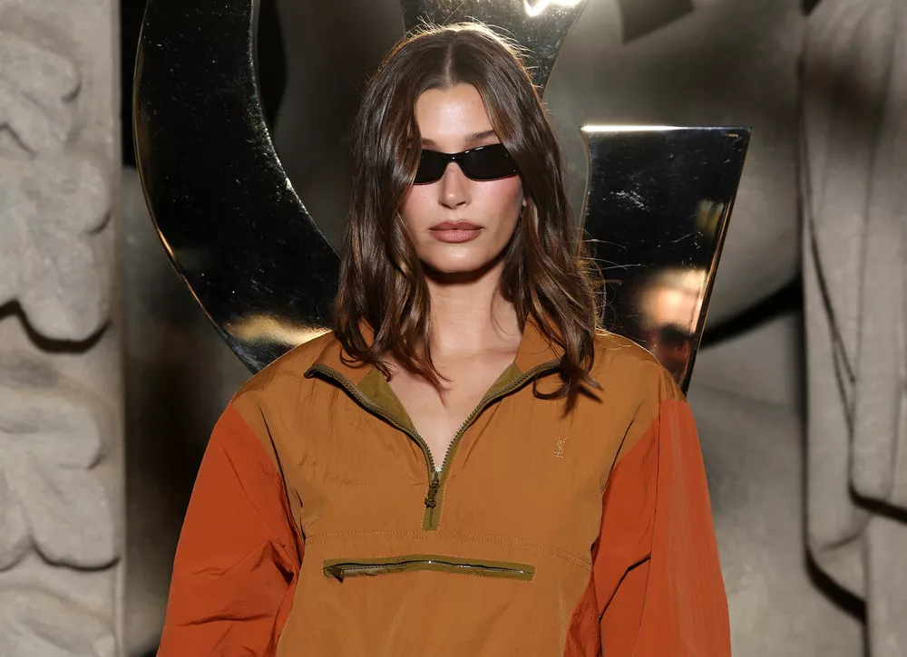 Хейли Бибер, Зои Кравиц, Мадонна с бойфрендом и другие селебрити на Неделе моды в Париже