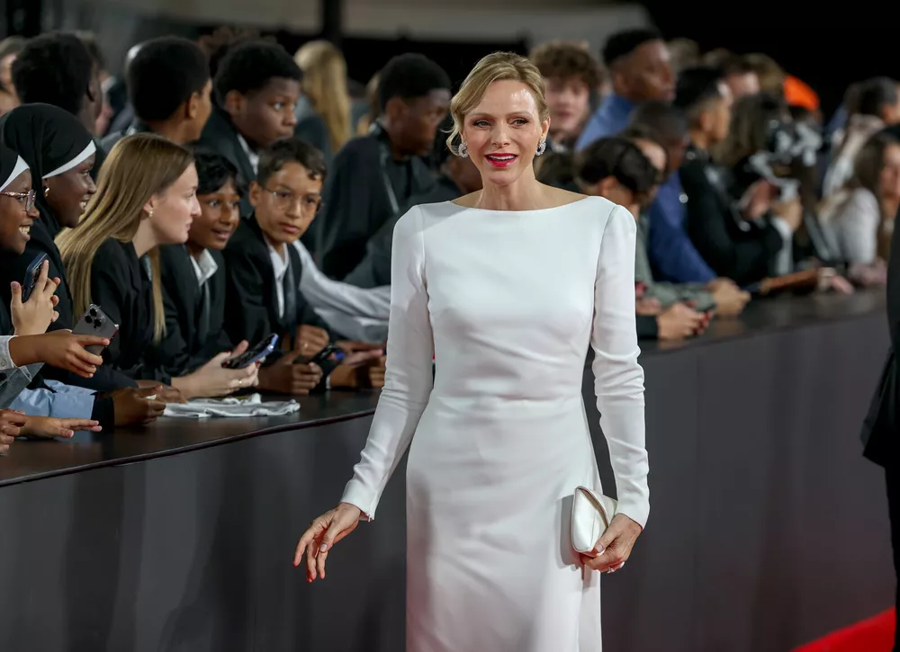 Княгиня Шарлен появилась на публике в кипенно-белом наряде