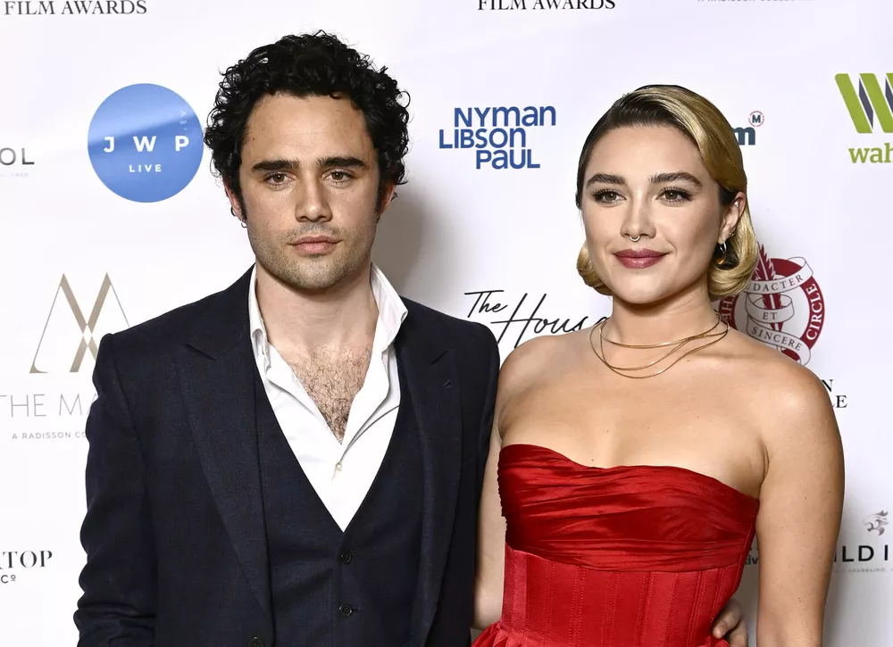 Веселилась до утра: Флоренс Пью шумно отметила свадьбу брата