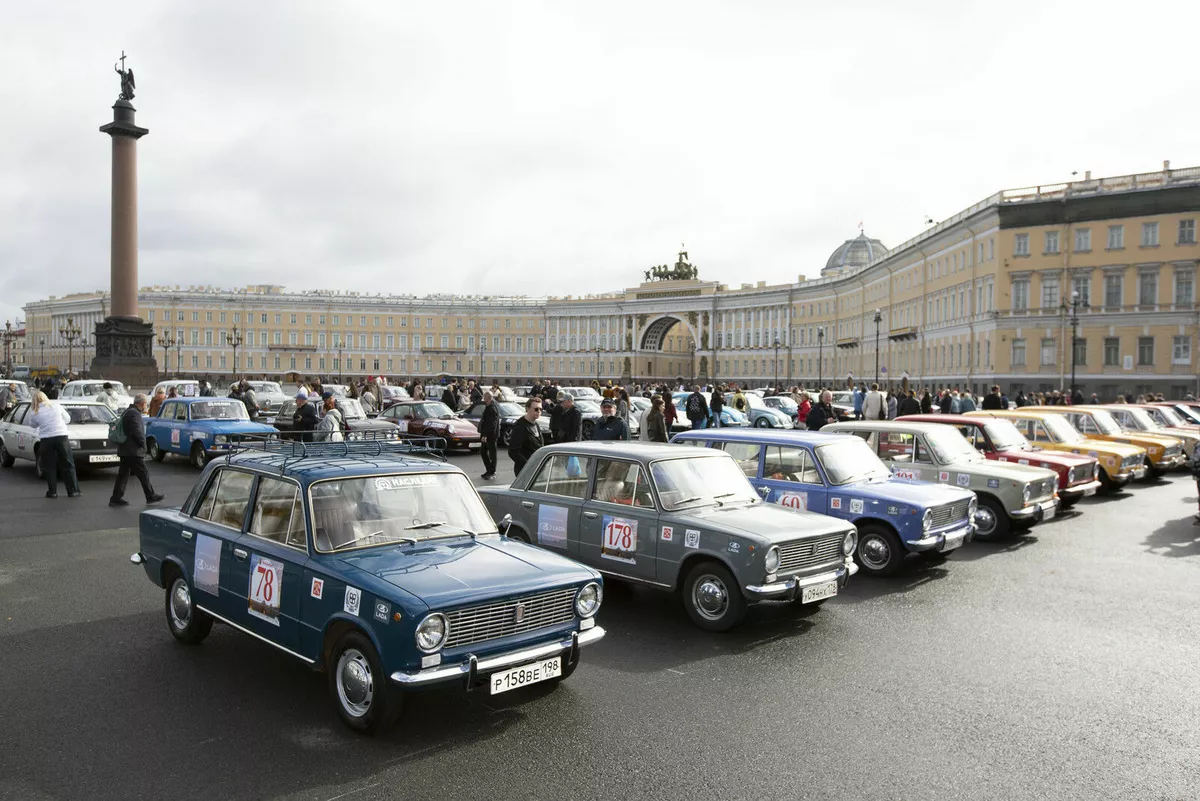 Санкт‑Петербург принял главный финал сезона ретроралли — «Петербург. LADA Классик Тур»
