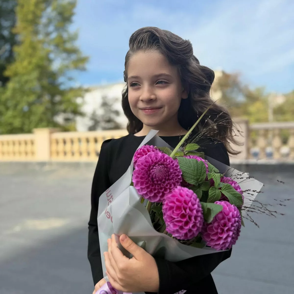 Елена Подкаминская проводила дочерей