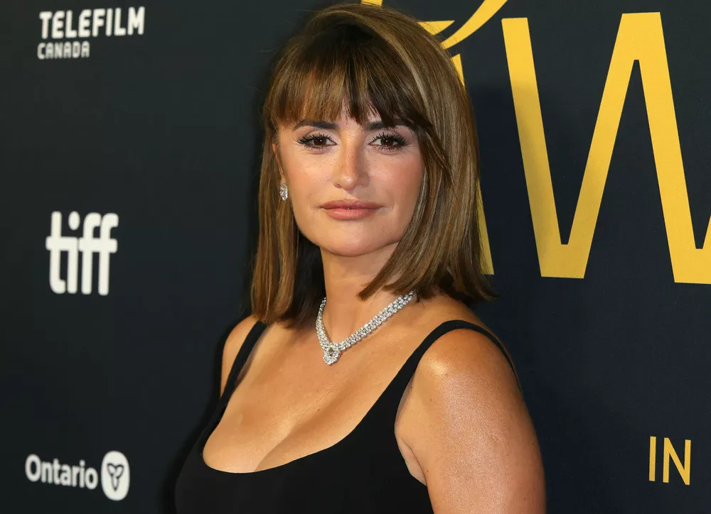 Испанские страсти в Торонто: Пенелопа Крус покорила красную дорожку TIFF Tribute Awards 2026