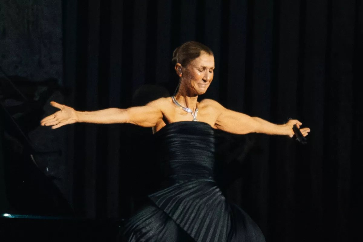 Селин Дион открыла свой масштабный тур Celine Dion Paris 2026 первым концертом на парижской арене Ла‑Дефанс