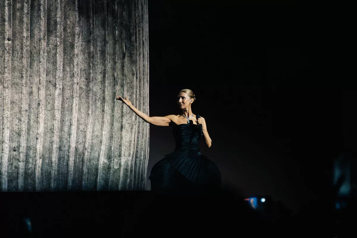 Селин Дион открыла свой масштабный тур Celine Dion Paris 2026 первым концертом на парижской арене Ла‑Дефанс