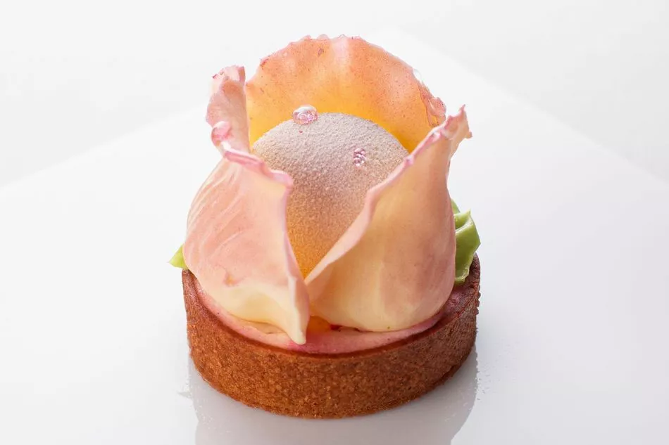 Весенний десерт в ресторане “Аист”