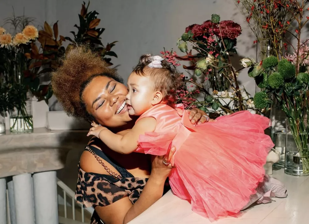 Корнелия Манго впервые показала лицо дочери и раскрыла ее имя