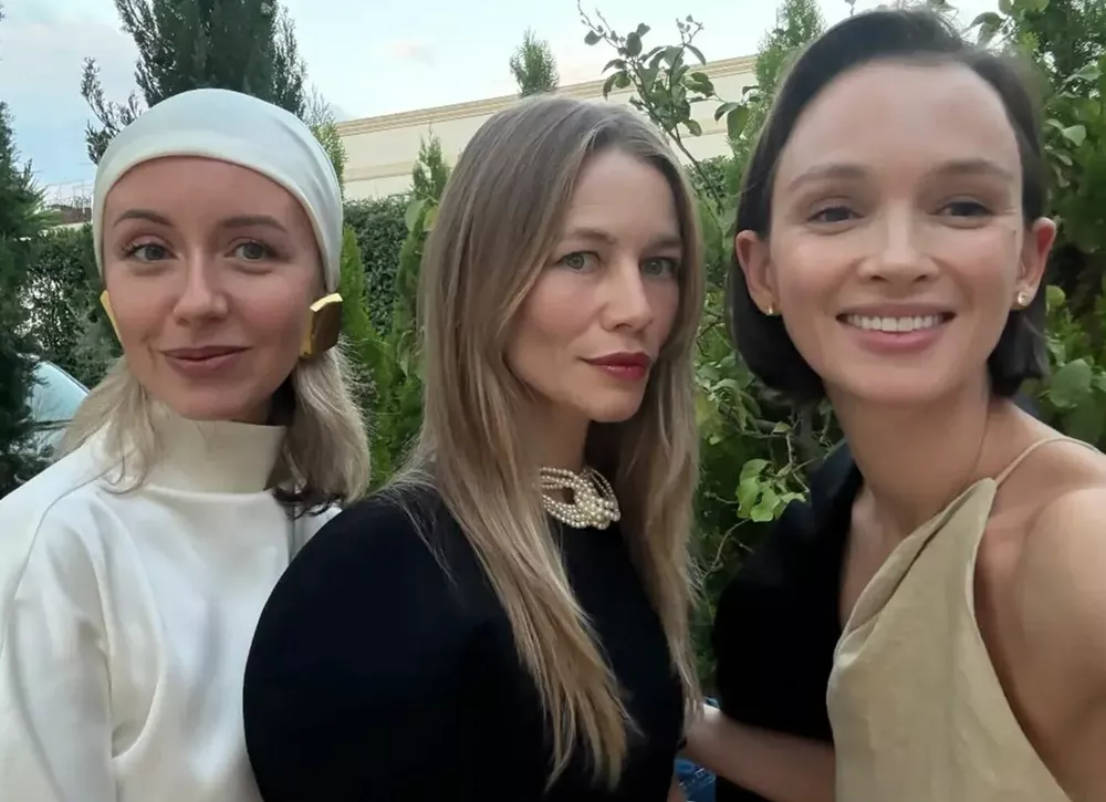 Паулина Андреева отдыхает с друзьями во Франции