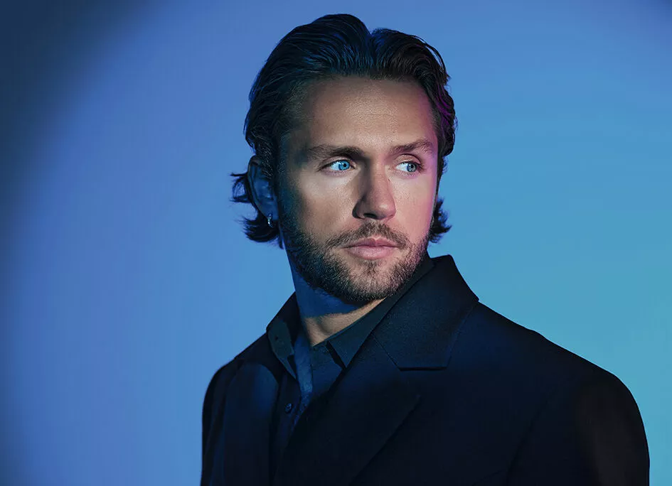 Влад Соколовский: вперед и с песней