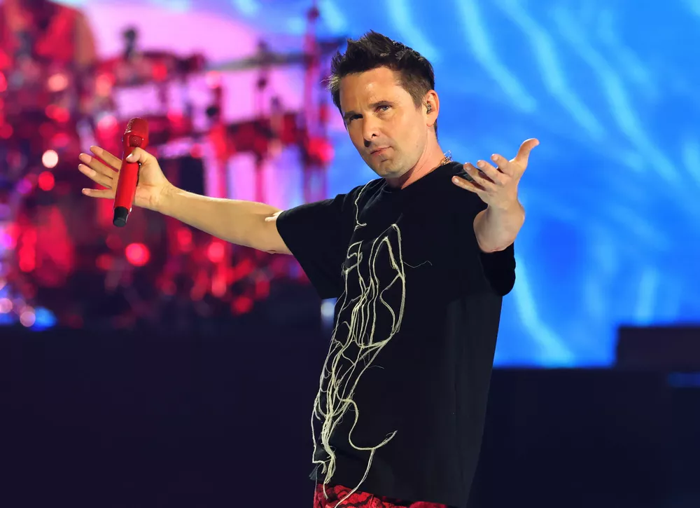 Фронтмен группы Muse Мэтт Беллами представил новую девушку на фоне развода с женой