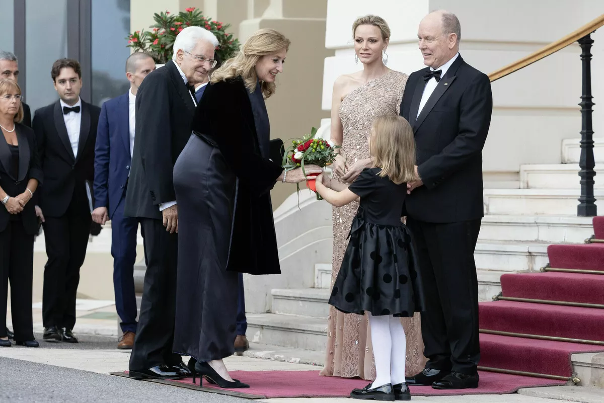 Президент Италии Серджо Маттарелла с дочерью Лаурой, княгиня Шарлен и князь Альбер II