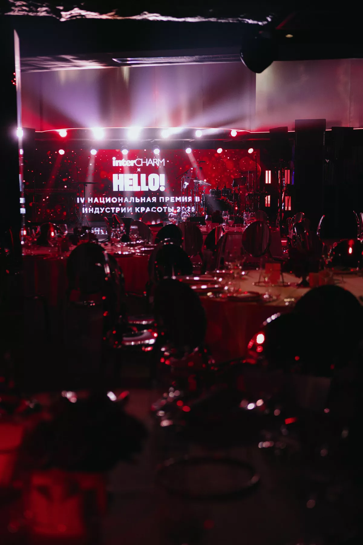 В Москве состоялся гала‑ужин церемонии InterCHARM × HELLO! Awards 2026 .