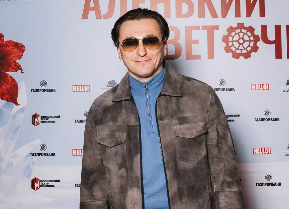 Сергей Безруков с детьми, Денис Шведов, Ева Смирнова и другие знаменитости на премьере мюзикла «Аленький цветочек» в Москве