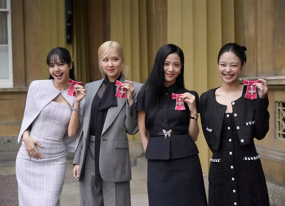 Южнокорейские звезды Blackpink встретились с королевской семьей Великобритании