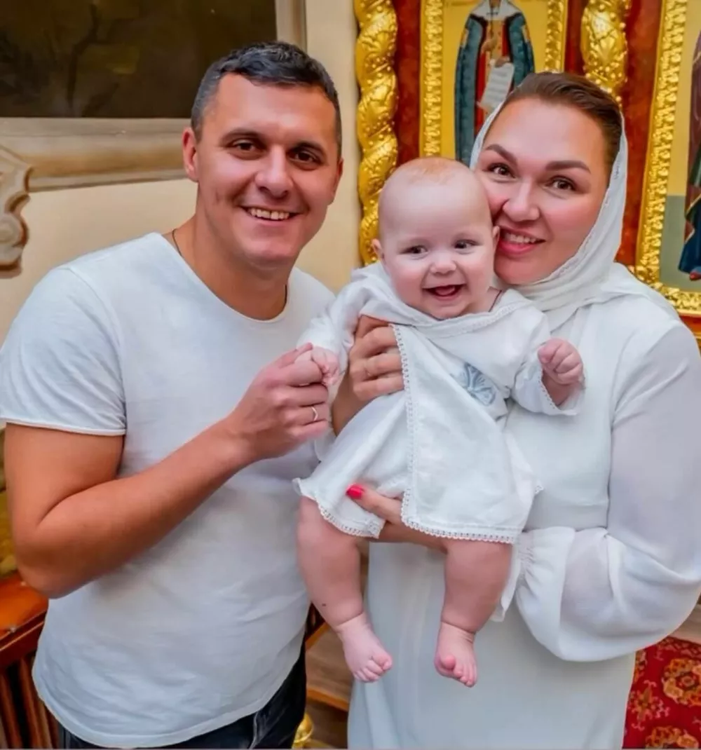 Надежда Ангарская с сыном и мужем