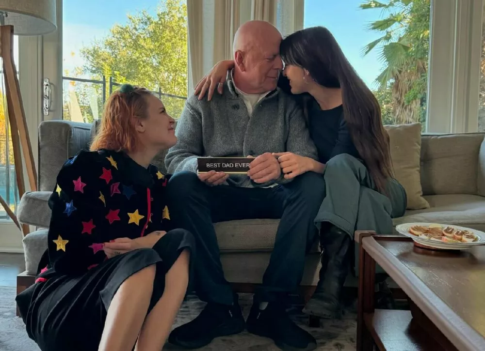 Как сейчас выглядит Брюс Уиллис –  фото с Дня благодарения