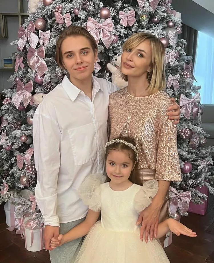 Полина Гагарина с детьми