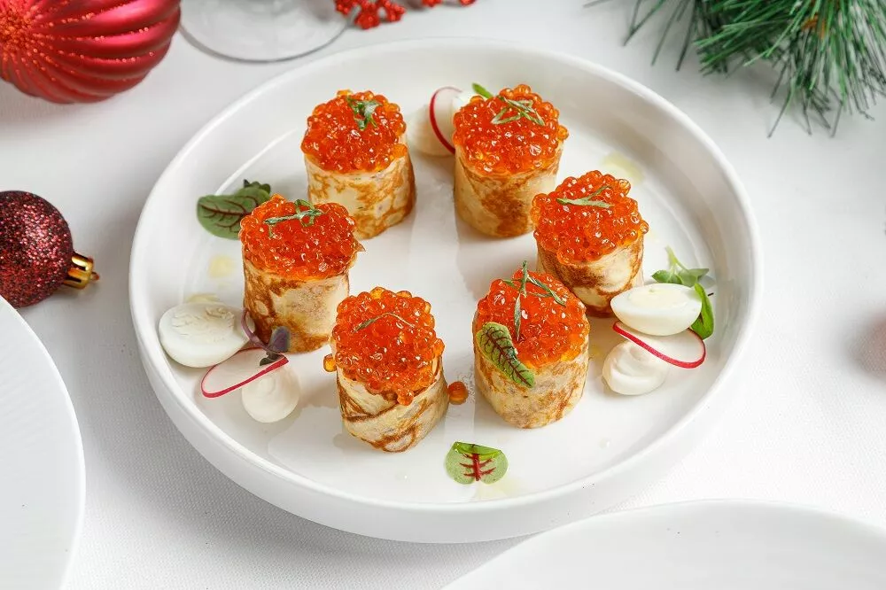 Блины с красной икрой в “Магадане”