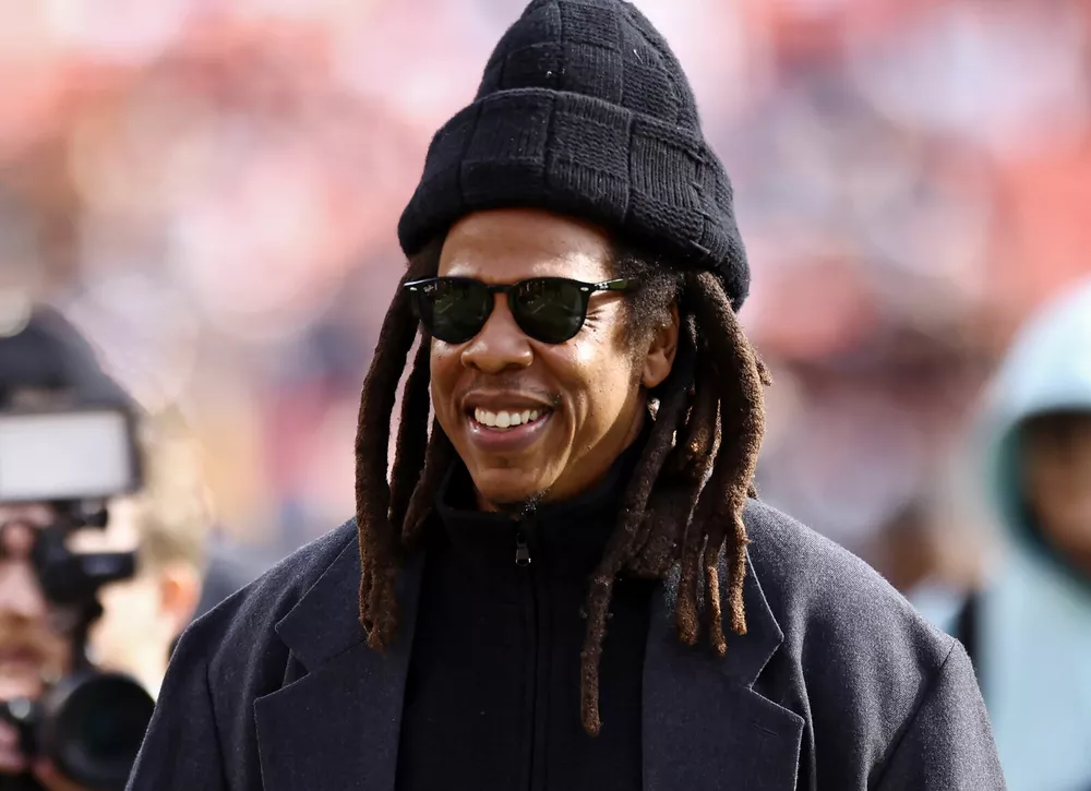 Экс-протеже Jay-Z загадочно высказалась в сети на фоне обвинений в изнасиловании