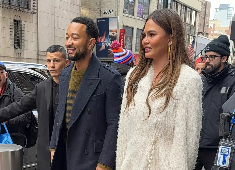 Джон Ледженд и Крисси Тейген сводили детей на бейсбол