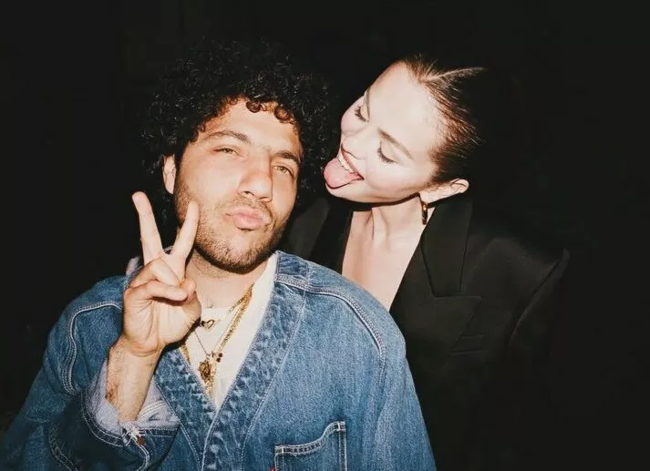 Селена Гомес показала, как они с мужем украсили свой огромный дом