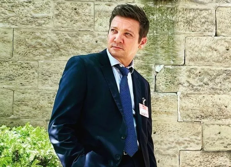 Актер Джереми Реннер обратился к фанатам после серьезных травм
