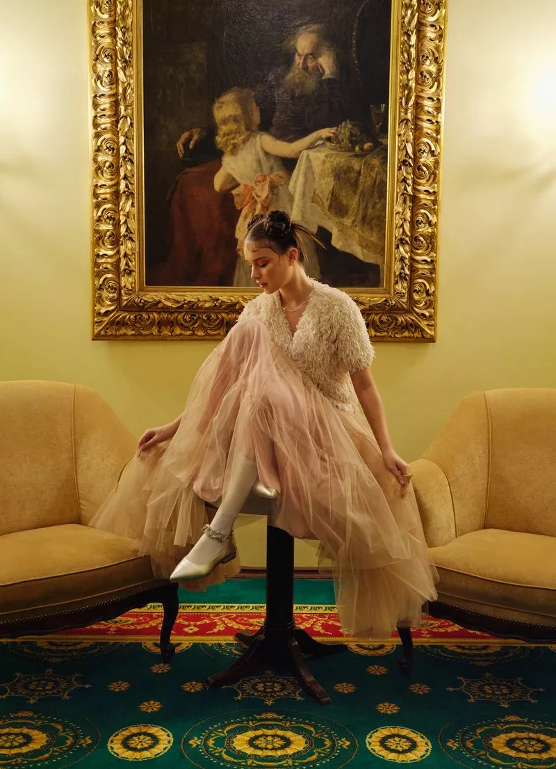 Кардиган, юбка — все PETYA; колье, Poison Drop