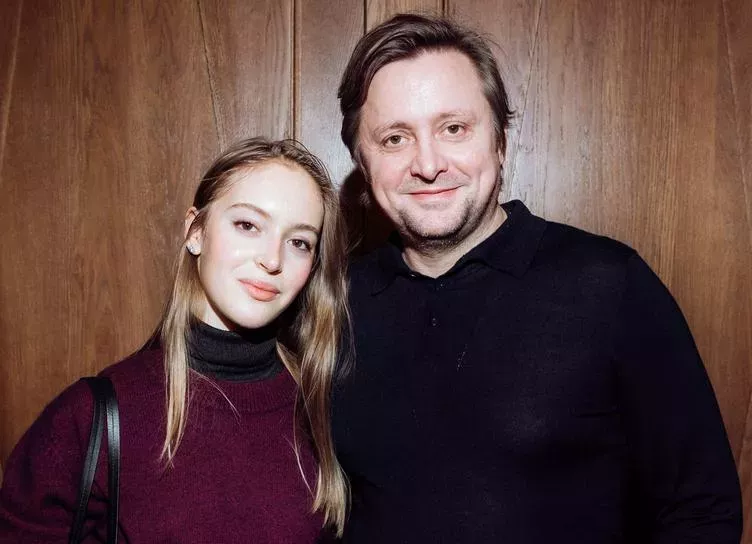 Артем Михалков с дочерью Натальей, Зара и Марина Зудина: кто еще из звезд посмотрел Вестсайдскую историю