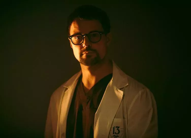 Данила Козловский сыграет с Паулиной Андреевой и Викторией Исаковой в сериале 13 клиническая