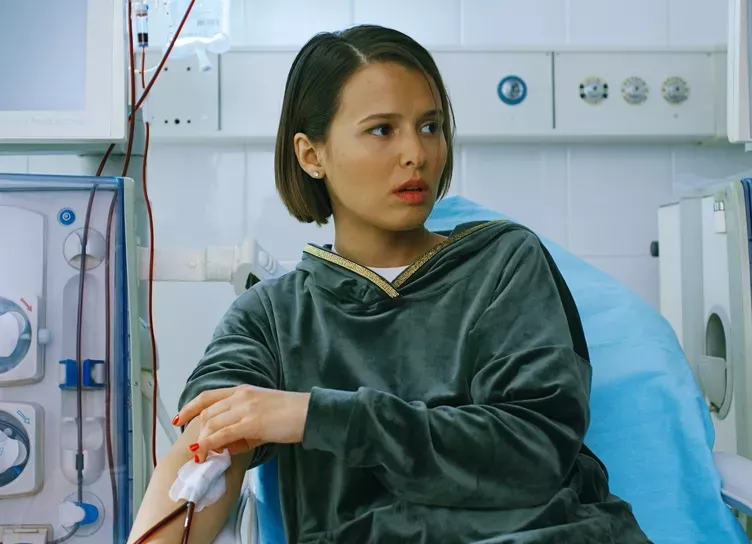 Дебют Авдотьи Смирновой и черный юмор: 7 причин смотреть сериал Почка с Любовью Аксеновой