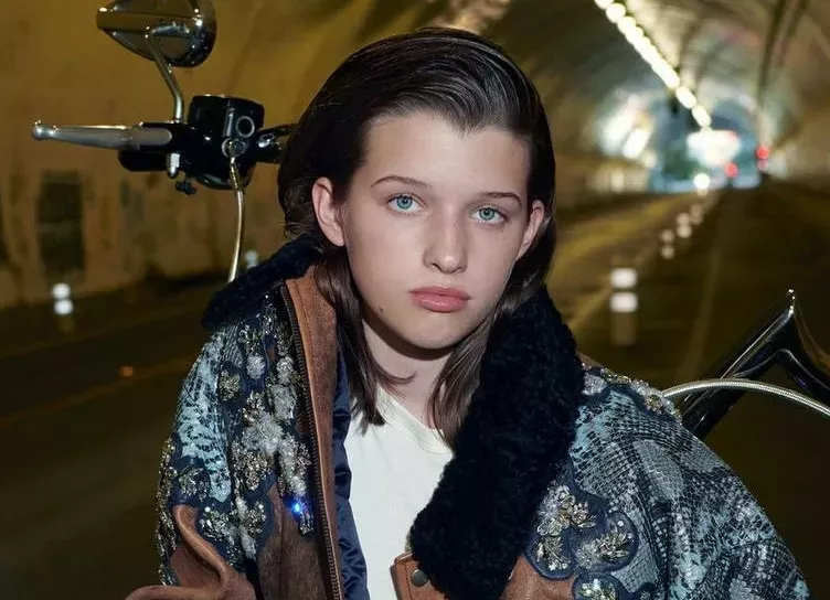 Дочь Миллы Йовович Эвер снялась в новой медитативной рекламе Miu Miu