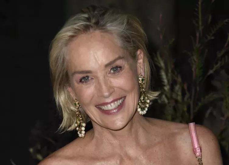 Дверь там: 64-летняя Шэрон Стоун рассталась с бойфрендом, когда он предложил ей сделать ботокс