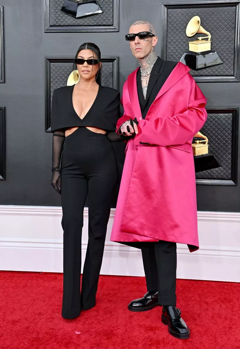 Кортни Кардашьян в Et Ochs и Трэвис Баркер в Givenchy
