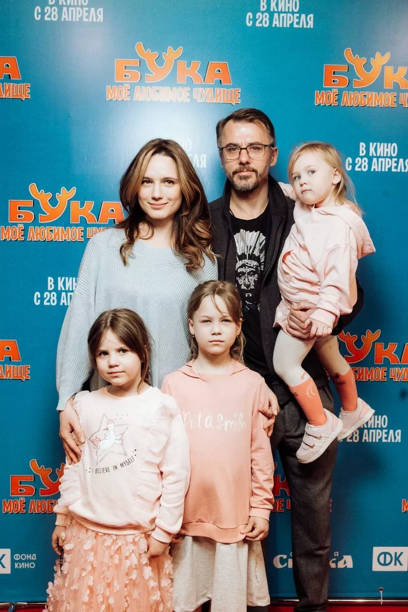 Игорь Петренко и Кристина Бродская с дочерьми