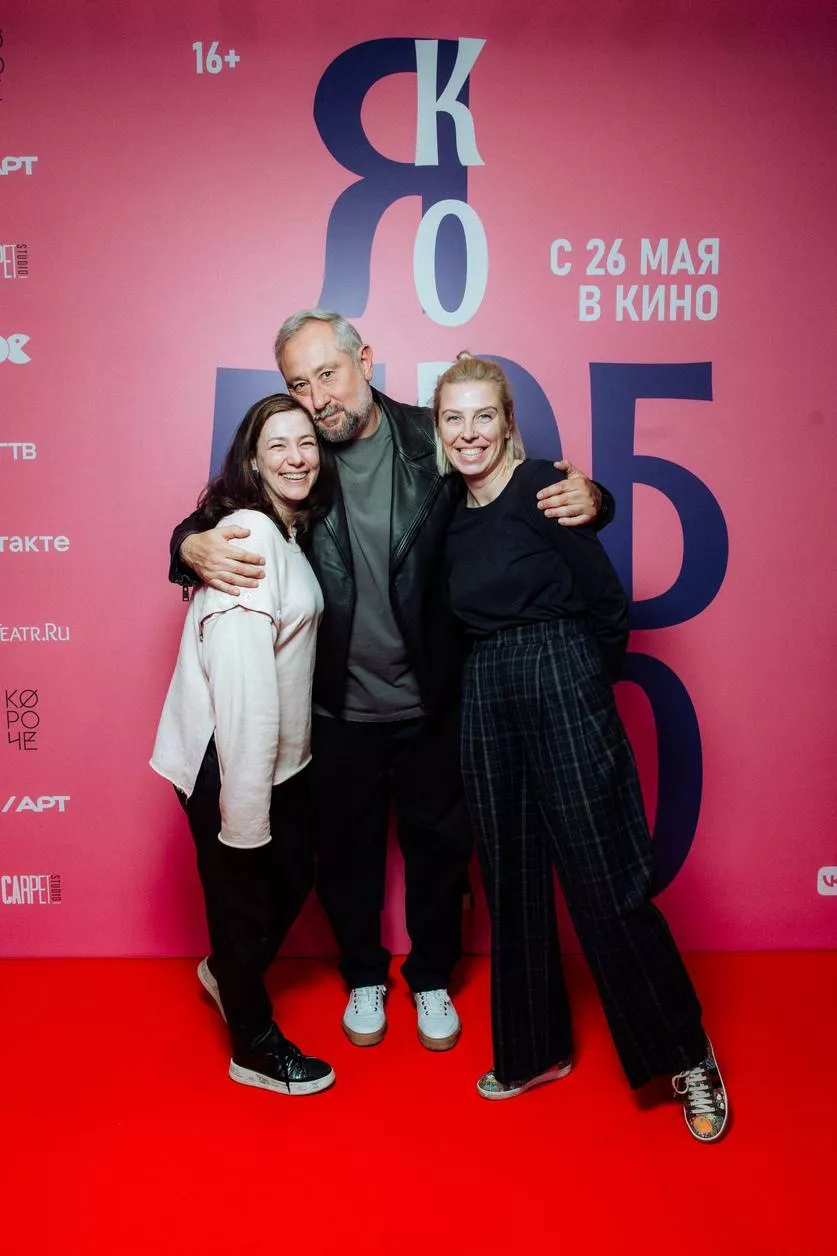 Владелец фестиваля Короче Антон Калинкин с продюсерами Екатериной Ванаг и Лилией Классен