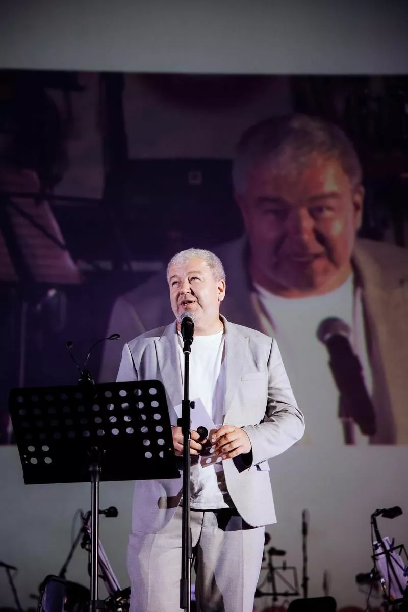 Александр Робак