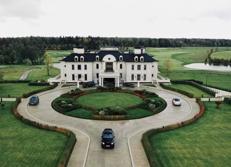 Эмоции в локациях: чем удивил Bentley Autumn Tour 2021