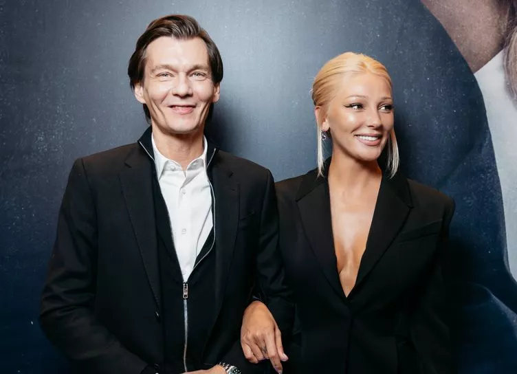 Филипп Янковский, Настя Ивлеева, Евгений Стычкин и Ольга Сутулова на премьере сериала Монастырь