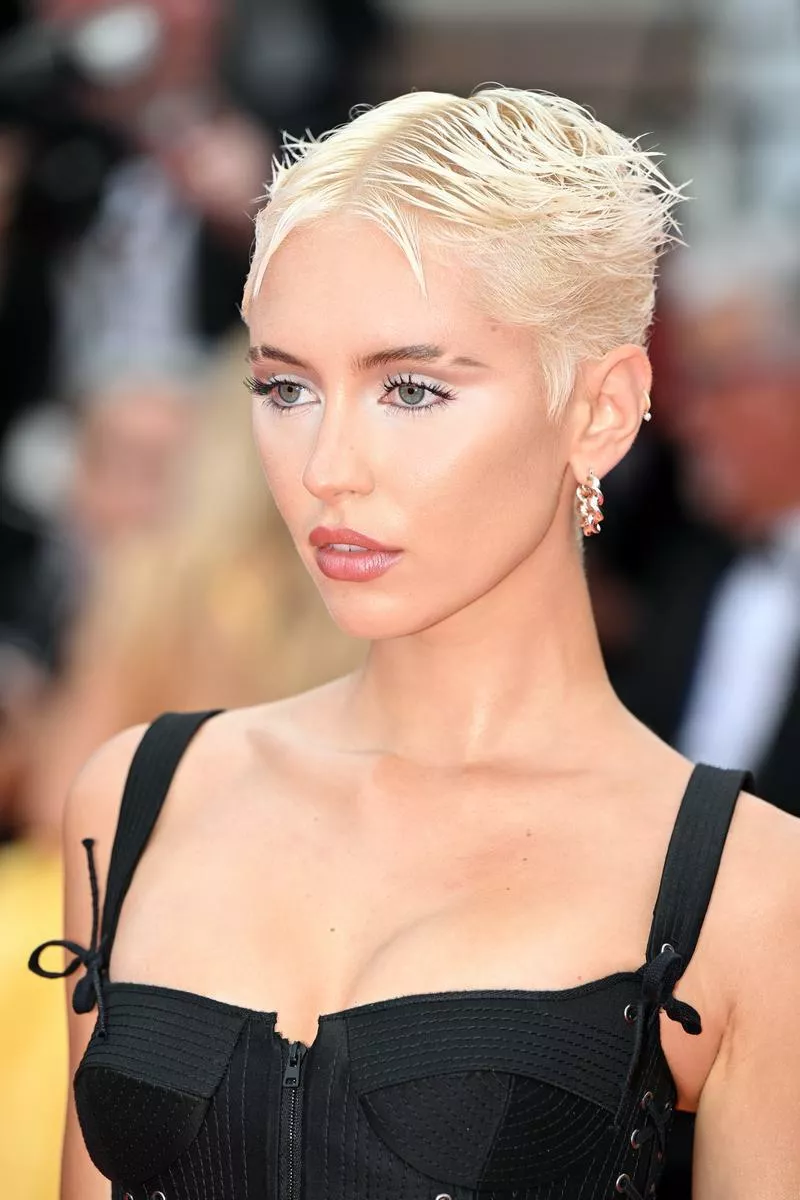 Айрис Лоу в Dior