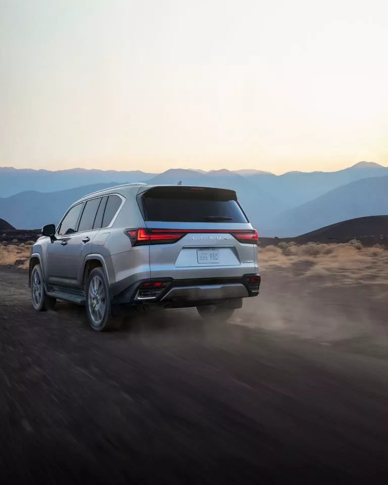 Во внедорожнике реализована новая концепция дизайна Lexus, сочетающая функциональную красоту и элегантность