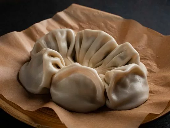 Хинкали с мясом косули и кедровыми орешками