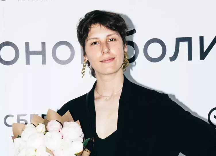 Ирина Горбачева, Владимир Познер и Алена Михайлова поздравили Александра Молочникова с премьерой