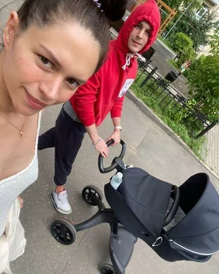 Иван Янковский и Диана Пожарская с сыном