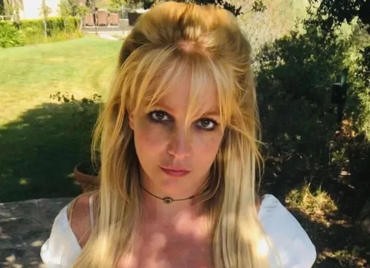 Издатель сенсационных мемуаров Бритни Спирс отложил их публикацию: в чем причина