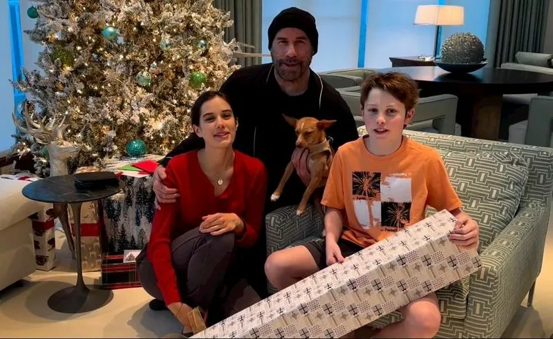 Джон Траволта с семьей