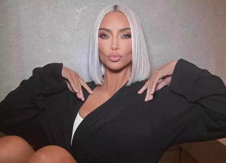 Ким Кардашьян призналась, что сделала аппаратную подтяжку живота