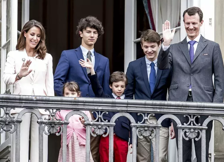 Королева Дании Маргрете II лишила своих внуков титулов – они теперь считают себя изгоями